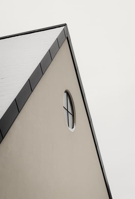 Lakeshore Barn House